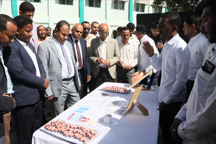 الوكيل عامر العامري يدشن فعاليات الأسبوع الخليجي الحادي عشر للتوعية بالسرطان بكلية المجتمع بسيئون 