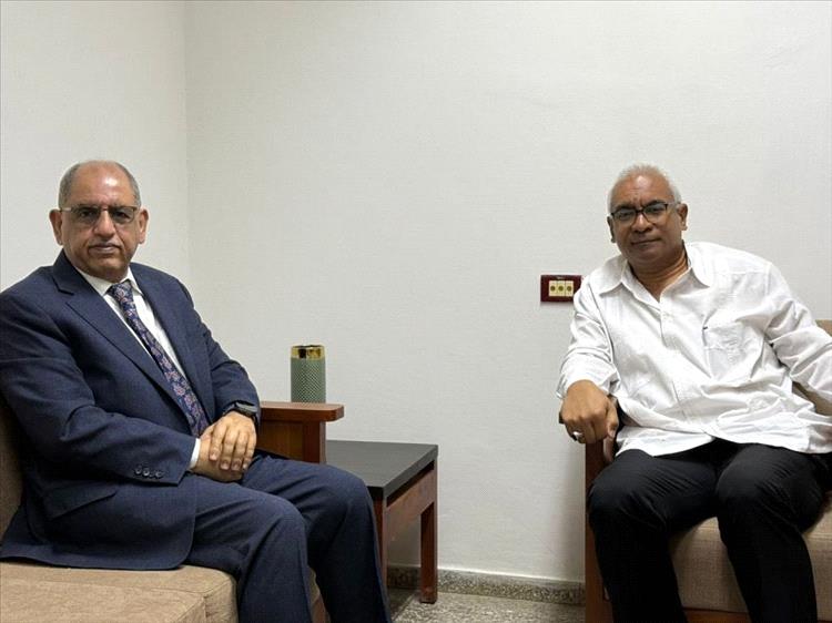 سفير اليمن يبحث مع مسؤول كوبي سبل تعزيز العلاقات الثنائية 