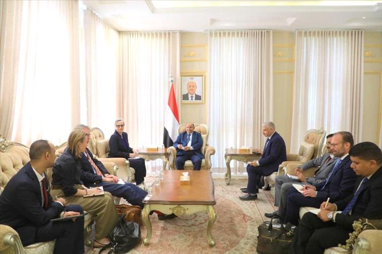 عضو مجلس القيادة الرئاسي سالم الخنبشي يلتقي فريق مكتب المبعوث الأممي