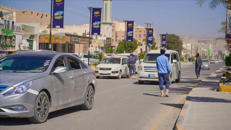 شرطة حضرموت الوادي والصحراء تُنفذ انتشاراً أمنياً للدوريات لليوم الثالث في شوارع مدينة سيئون لتنفيذ قرار منع حمل السلاح