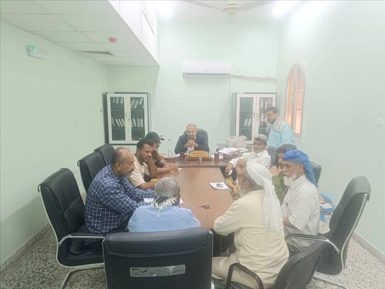 رئيس هيئة مستشفى الرازي أبين يترأس اجتماع مدراء الهيئة الإدارية