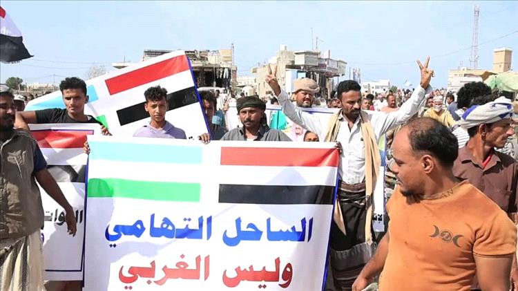 أبناء تهامة ينتفضون في وقفة جماهيرية حاشدة بمديرية الخوخة