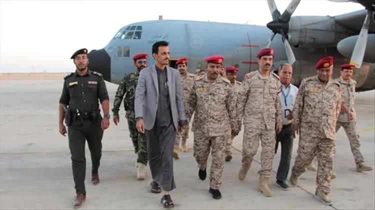 الوكيل الجيلاني يستقبل قائد المنطقة العسكرية الثانية فور وصوله إلى مطار الريان قادما من المملكة العربية السعودية