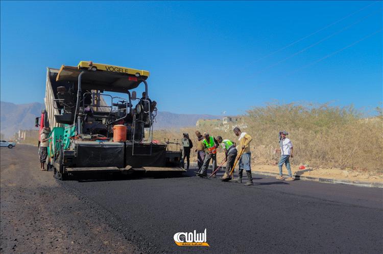 تدشين مشروع إصلاح وسفلتة شوارع مديرية لودر