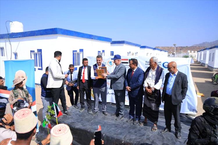 وكيل محافظة تعز يفتتح مشروع قرية حصة الدخيل بمديرية الوازعية