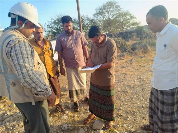 تسليم موقع مشروع إعادة تأهيل الوحدة البيطرية بمديرية حوف