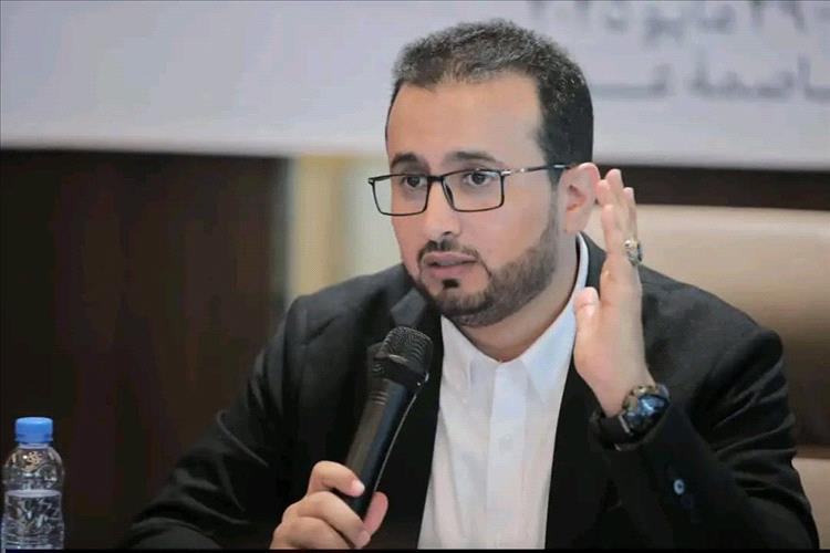 مكتب الخدمة المدنية بشبوة يهنئ الوزير سالم العولقي بتعيينه وزيراً للخدمة المدنية والتأمينات 