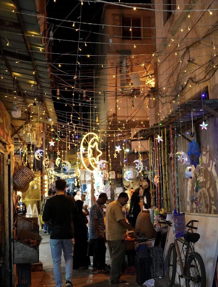 عدن تستقبل رمضان بخدمات مستقرة وتطبيع شامل للحياة 