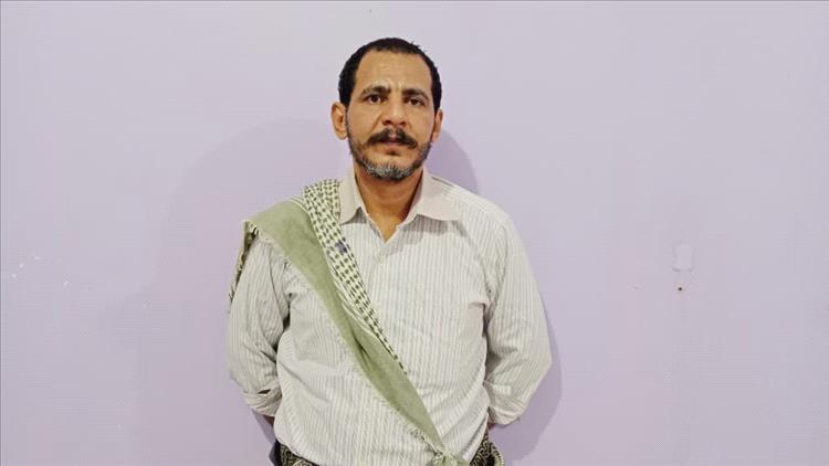 مواطن يشكو تعرض طفلته لعملية جراحية خاطئة في أحد مستشفيات عدن ويناشد وزير الصحة بالتدخل