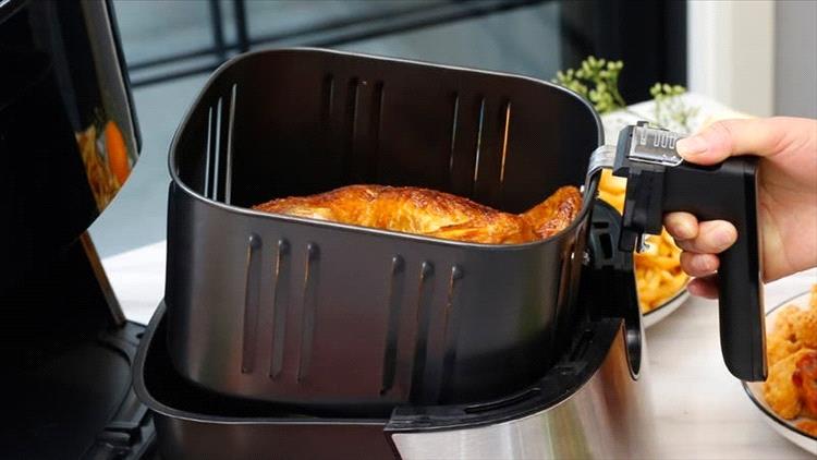 دراسة جديدة: المقالي الهوائية تُنتج جزيئات سامة أقل