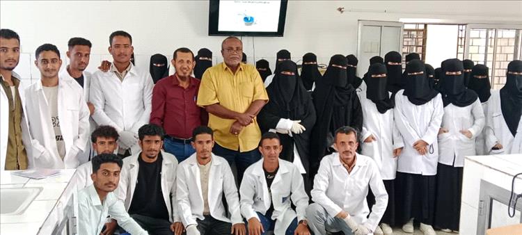 كلية ردفان الجامعية تطلق ورشة عملية لتعزيز مهارات طلاب المختبرات الطبية