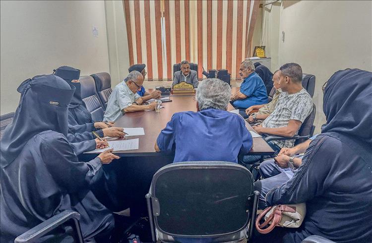 وكيل وزارة الزراعة عبدالملك يعقد اجتماع مع مدراء وموظفي قطاع الإنتاج الزراعي