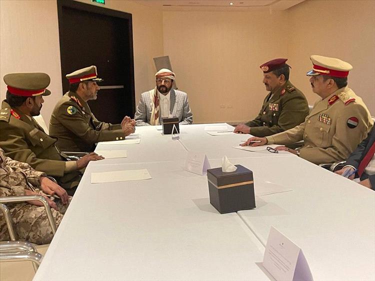 العرادة يلتقي رئيس هيئة الأركان والقيادات العسكرية المشاركة في معرض الدفاع العالمي 2026