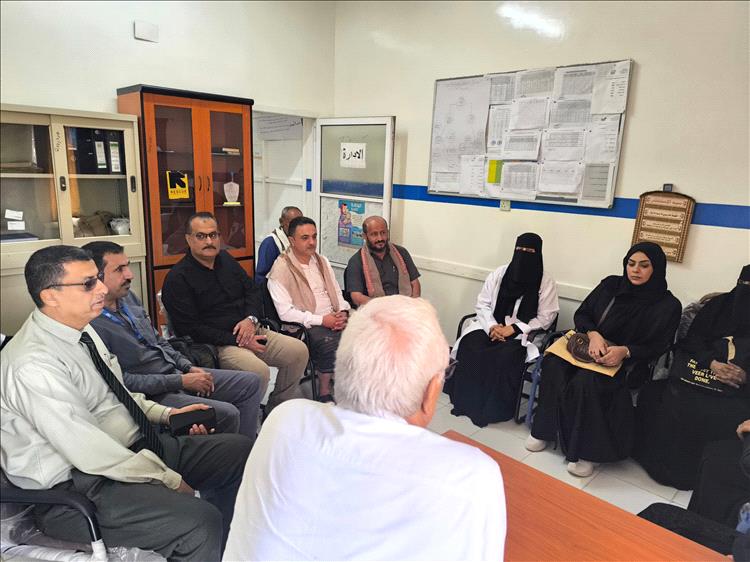 وفد صحي رفيع يزور مستشفى ردفان العام ومركز الأمومة