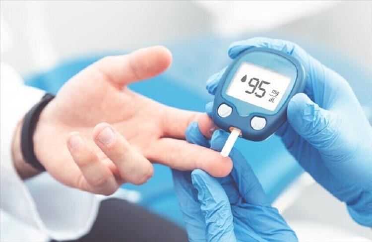 دراسة علمية: اضطراب النوم وقِلّته يرفعان مستويات سكر الدم صباحًا