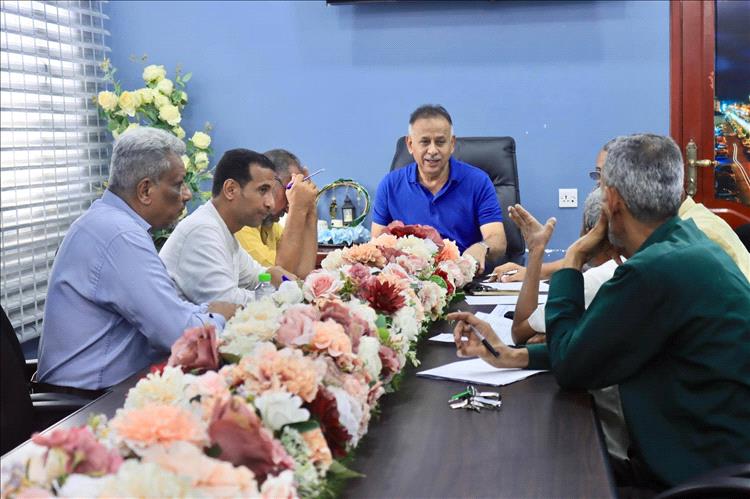 اجتماع لمناقشة تلبية احتياجات احياء المعلا