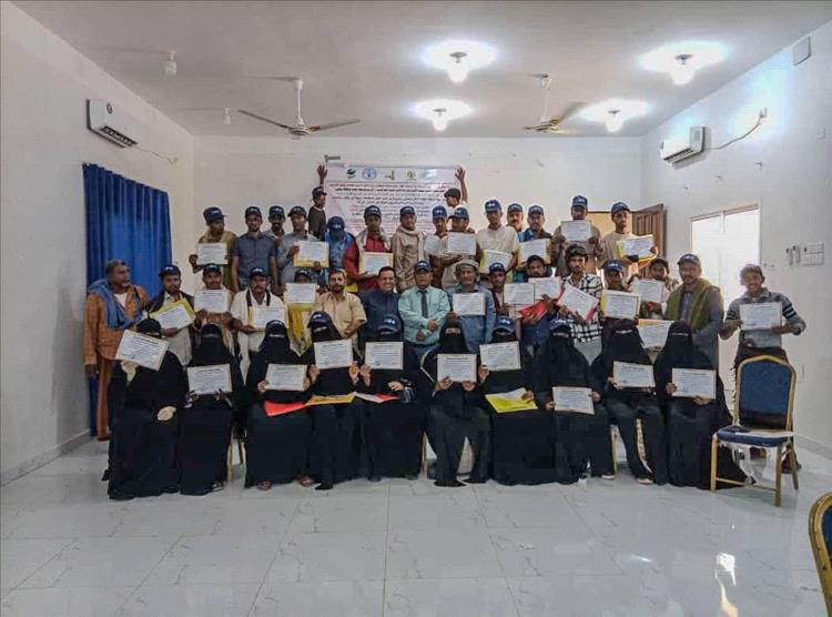 اختتام الدورة التدريبية حول بناء قدرات المزارعين العاملين بالمشاتل الزراعية في سقطرى