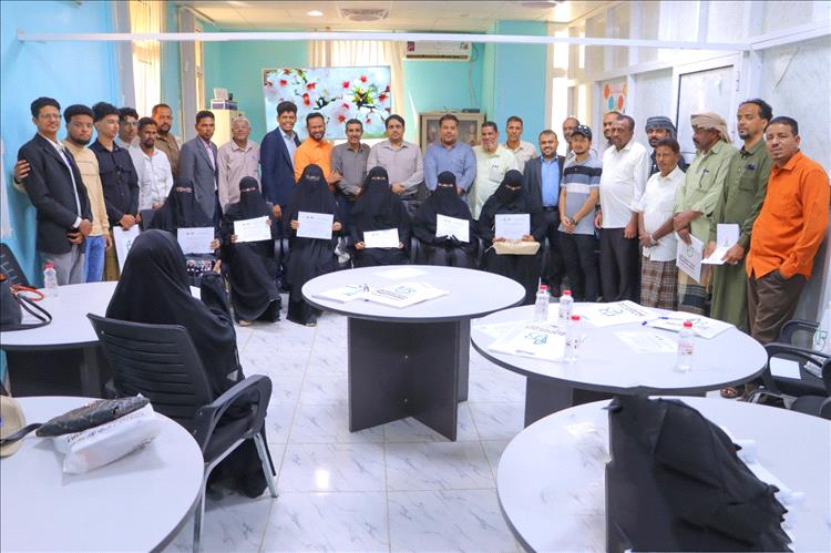 المكلا.. النائب الحامد يكرم المشاركين في الدورة التدريبية النوعية بعنوان 