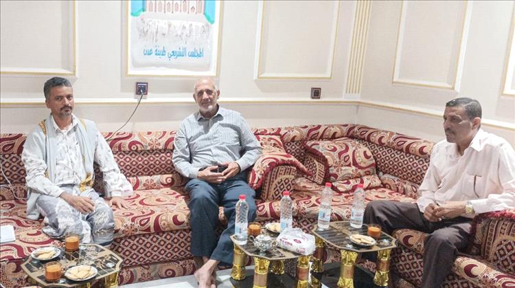 رئيس مجلس أبناء عدن يبحث مع قيادات رسمية ونقابية سبل تمكين الكوادر العدنية ودعم الحوار الجنوبي