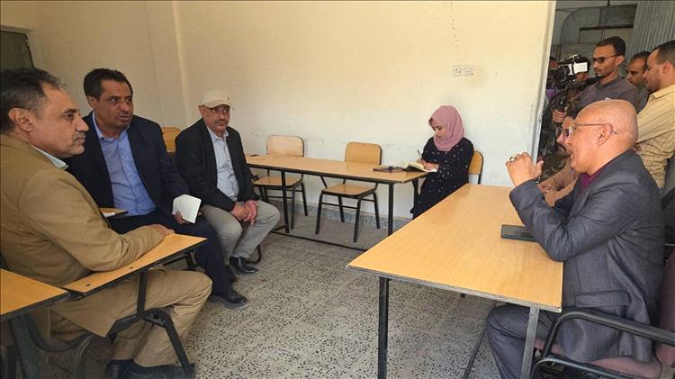 اللجنة الوطنية للتحقيق تطلع على أوضاع المحتجزين في الاستخبارات العسكرية بتعز