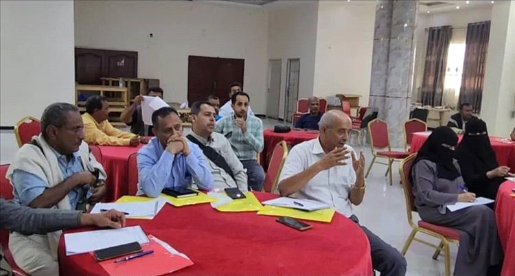 مدير عام المخا يدشن ورشة عمل لتعزيز خدمات المياه والصرف الصحي في المناطق الريفية