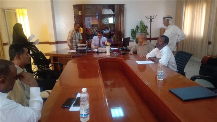 مدير عام مكتب الصحة بلحج يناقش مع منظمة كونسيرن تدخلاتها بالمحافظة