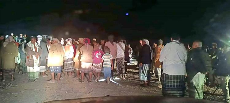 جموع غفيرة تشيع جثمان مدير مكتب الشؤون الاجتماعية والعمل مديرية لودر في قرية الخديرة