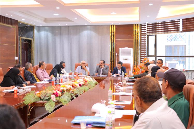 تنفيذية خور مكسر تناقش تقريري المالية والإعلام وتؤكد تعزيز الأداء المؤسسي