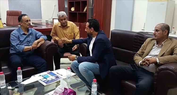 الشعبي يؤكد أهمية تعزيز الشراكة والتنسيق بين مكتب الصحة والهيئة العليا للأدوية في عدن