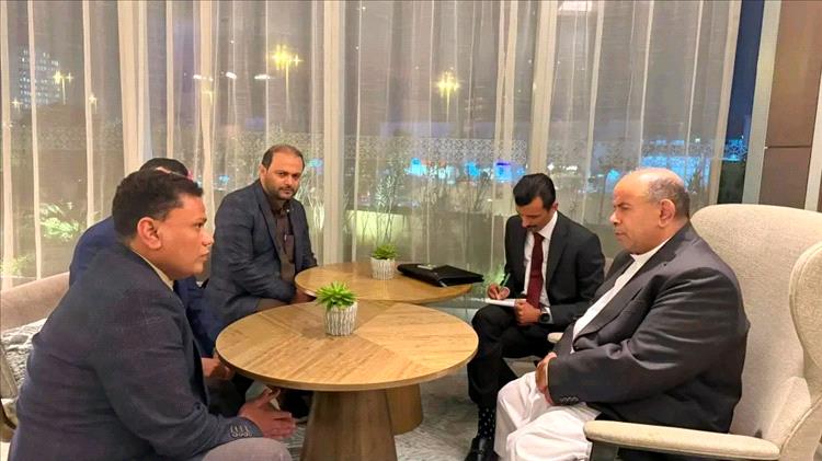 عضو مجلس القيادة الرئاسي محافظ حضرموت يلتقي قيادة مؤسسة ائتلاف الخير للاغاثة ويطلع على تدخلاتها التنموية والإغاثية