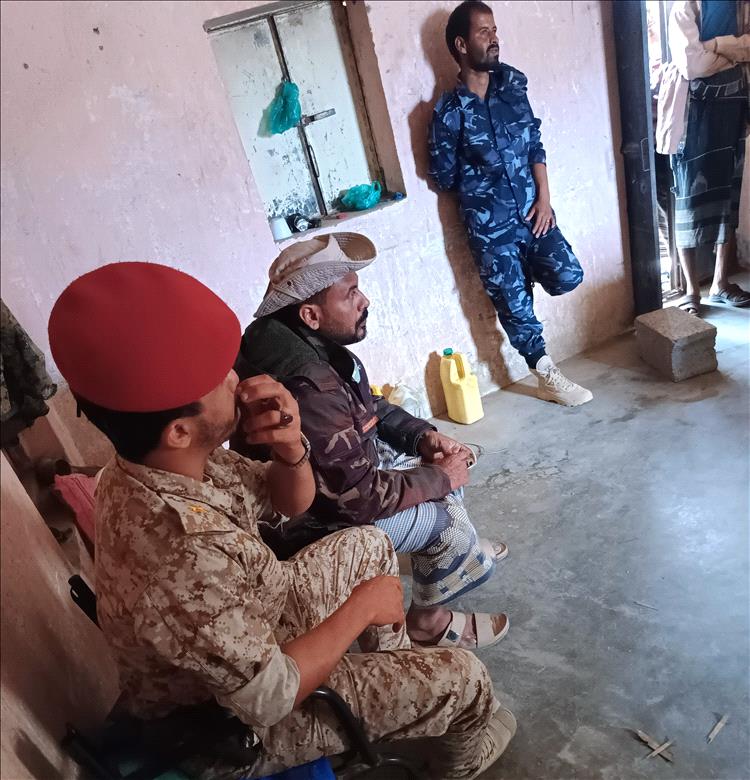 لجنة عسكرية من ألوية العمالقة تنفذ نزولا ميدانيا إلى إدارة أمن المضاربة والعارة بلحج