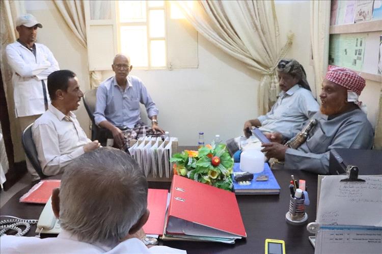 العمودي يزور المركز الصحي الاسعافي بمنطقة تاربة ويشيد بخدماته
