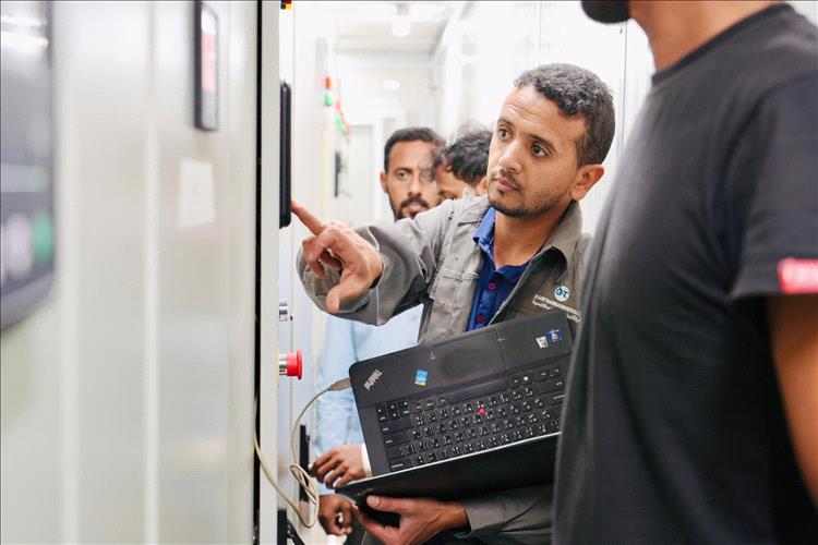 السعودية تعيد تشغيل الكهرباء في سقطرى بعد انقطاع يوم كامل 