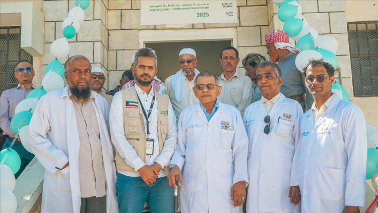 بتمويل من العون المباشر الكويتية مدير عام مكتب الصحة بوادي حضرموت يدشن مشروع الطاقة الشمسية بالوحدة الصحية بتاربة البلاد بمديرية سيئون