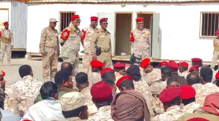 رئيس أركان المنطقة العسكرية الثانية يتفقد لواء الشرطة العسكرية بالمكلا