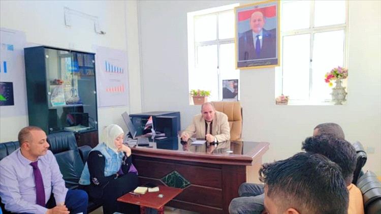 وكيل محافظة تعز يطلع على سير عمل صندوق النظافة والتحسين والموارد المائية