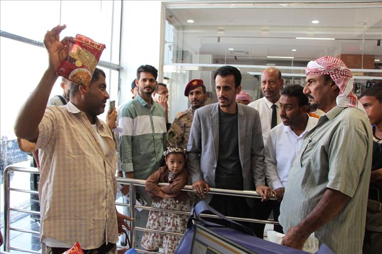 الوكيل الجيلاني يدشن بالمكلا الحملة الميدانية لمكتب الصناعة والتجارة لمراقبة إشهار الأسعار