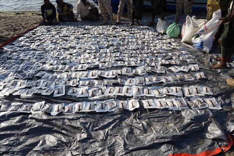 بقيادة العميد حمدي شكري .. الحملة الأمنية في لحج وباب المندب توجه ضربة قاصمة لمافيا التهريب العابرة للحدود