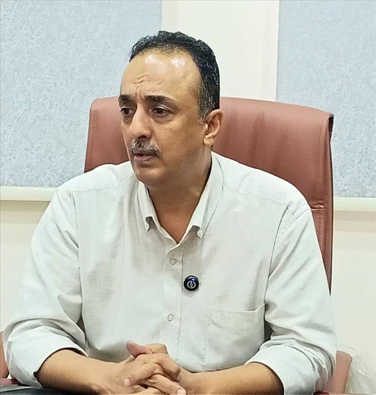 مدير عام مكتب الصحة بعدن يهنئ القيادة السياسية بمناسبة حلول شهر رمضان المبارك