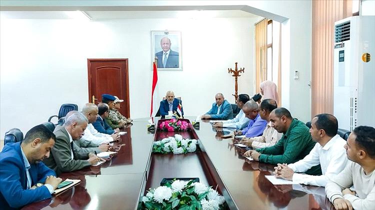 لجنة الطوارئ بمحافظة تعز تناقش الحلول الإسعافية والمستدامة لأزمة المياه