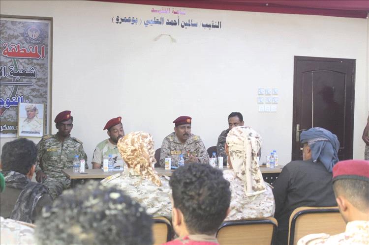 قائد المنطقة العسكرية الثانية يتفقد شُعبة الاستخبارات العسكرية بالمكلا