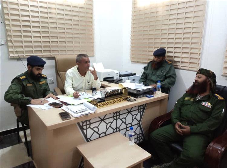 القاضي الحريري ينفذ نزولًا ميدانيًا إلى أمن تبن وشرطة الفيوش ويشدّد: الحبس يقتصر على القضايا الجنائية