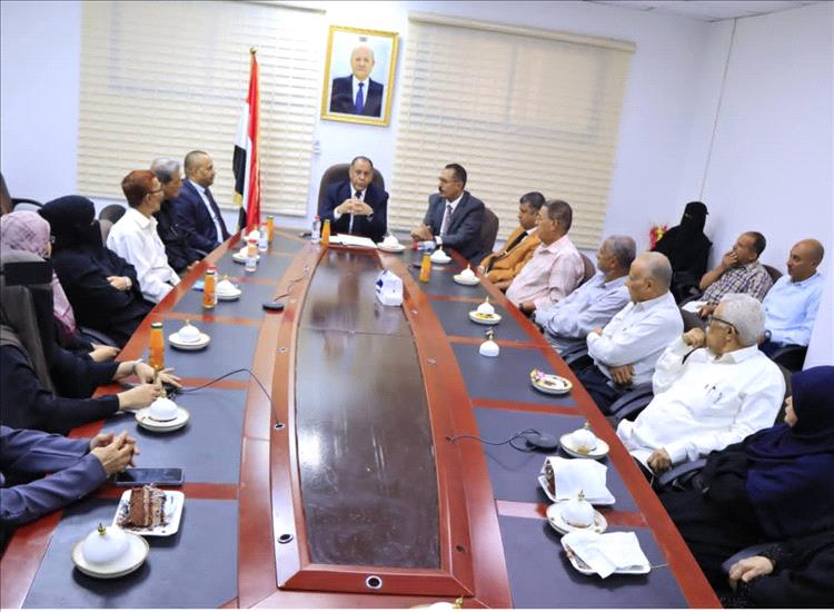 وزير الصناعة والتجارة يدشّن مهامه بعد تجديد الثقة ويؤكد مضاعفة الجهود وتعزيز النزاهة والارتقاء بالأداء المؤسسي