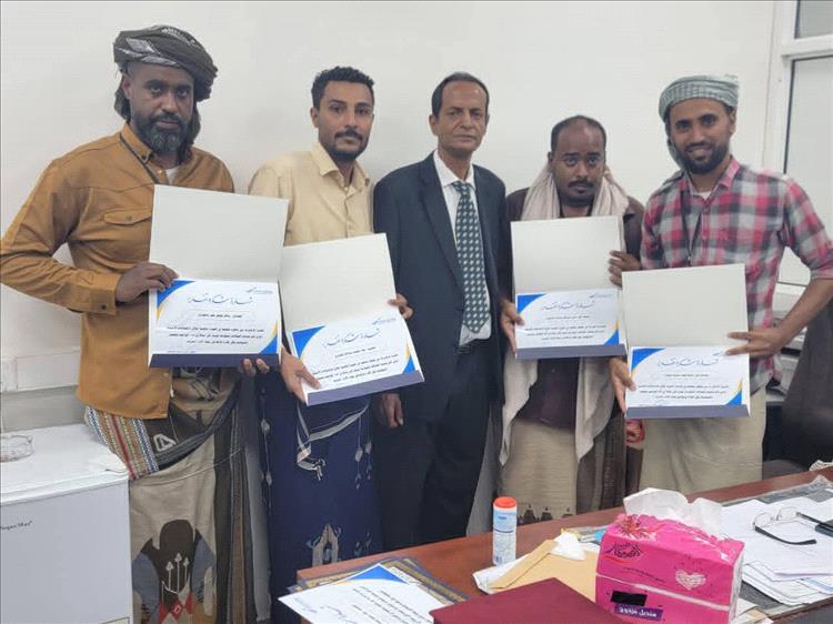 مدير مطار الريان الدولي يكرّم ضباط وأفراد حماية صالات المطار تقديرًا لجهودهم خلال الأحداث الأخيرة