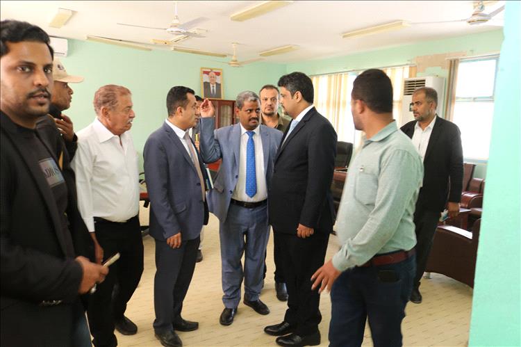 وزير التعليم الفني والتدريب المهني يعقد إجتماع موسع لقيادة الوزارة في عدن للاطلاع على واقع القطاع 