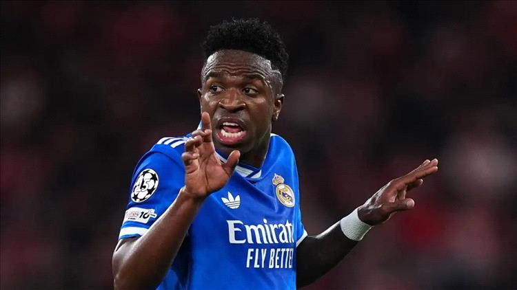 فينيسيوس يرد بـ3 كلمات قوية على واقعة "العنصرية"