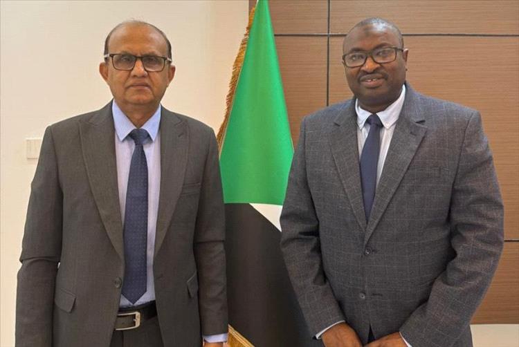 سفير اليمن يبحث مع مسؤول سوداني سبل تعزيز وتطوير التعاون المشترك