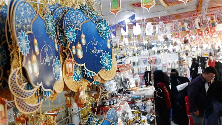 رمضان في صنعاء.. تسوق رغم ظروف اقتصادية صعبة