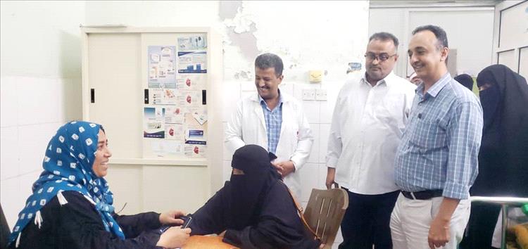 تدشين المخيم الطبي المجاني في مديرية التواهي بحضور قيادات الصحة والسلطة المحلية