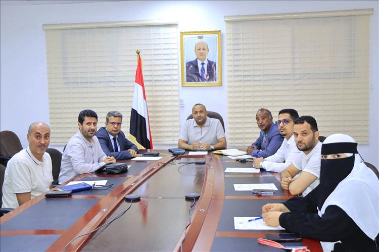 وزارة الصناعة والتجارة تدشّن مشروعًا وطنيًا لتعزيز قدرات منشآت العسل اليمني وتهيئته للمنافسة الدولية